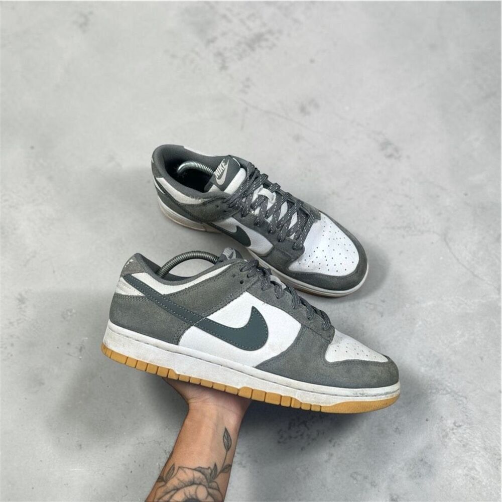 Nike Dunk Low Smoke Grey Gum 3M Swoosh Men’s 9 Lace Up Casual Shoe Sneakers